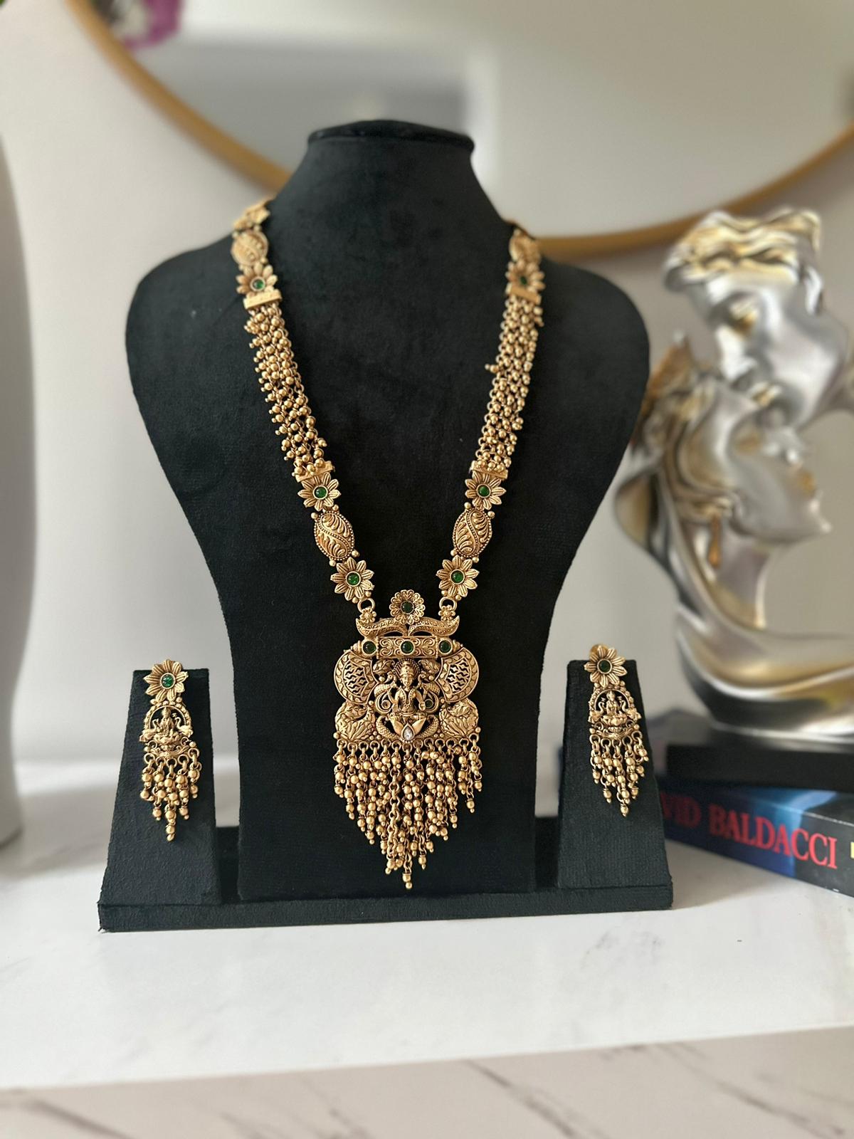 Goddess Laxmi Pendant Metal Necklace Set